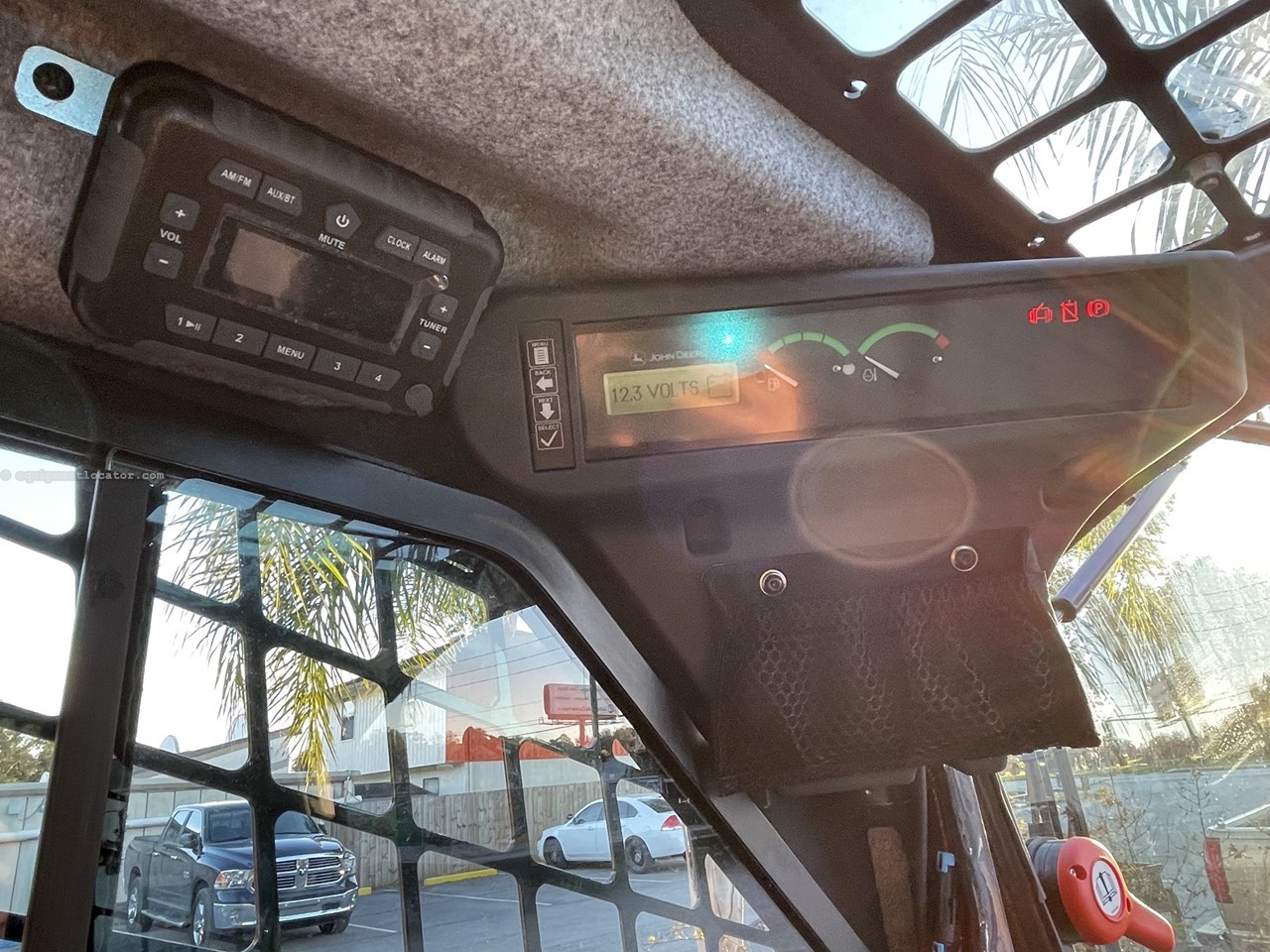 2025 John Deere 325G Image 10