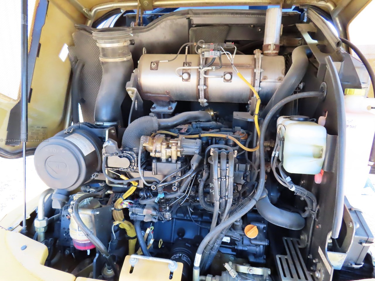 2023 John Deere 244L Image 10