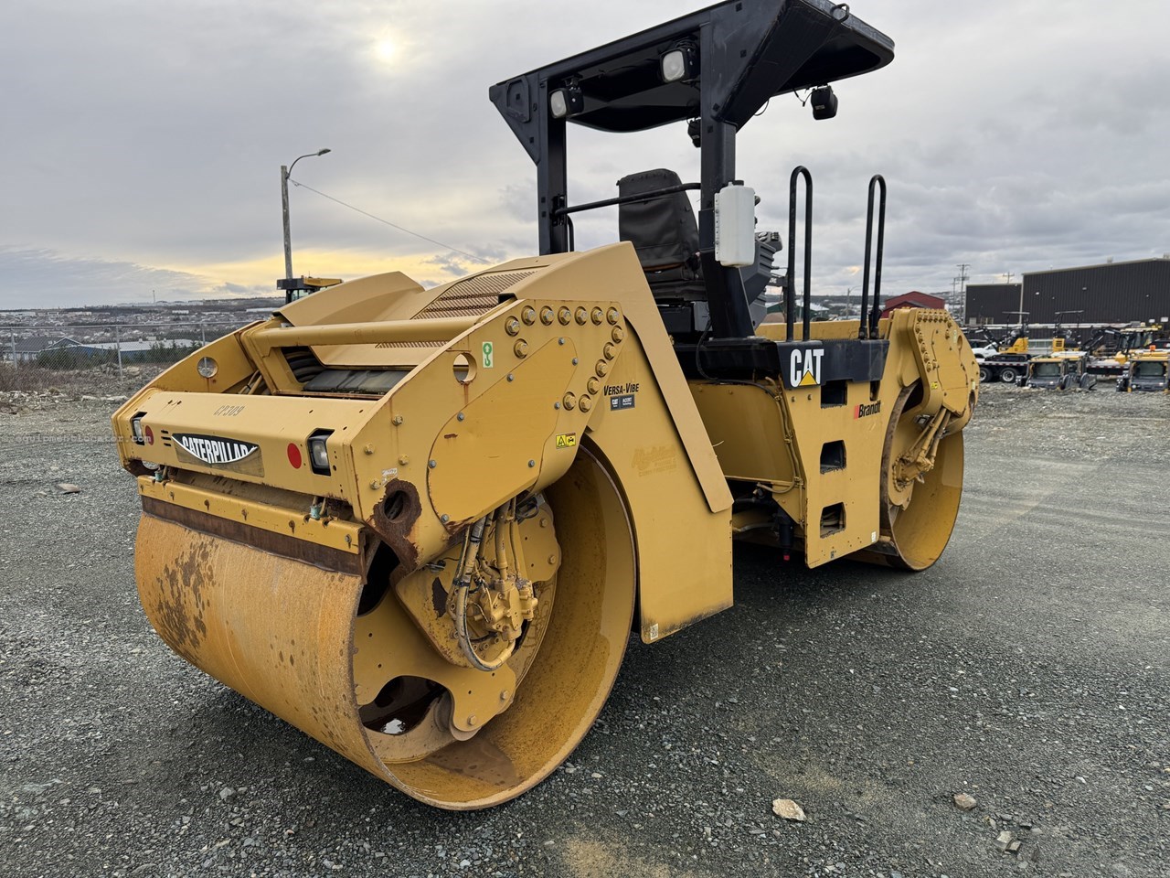 2012 Caterpillar CB54 Image 4