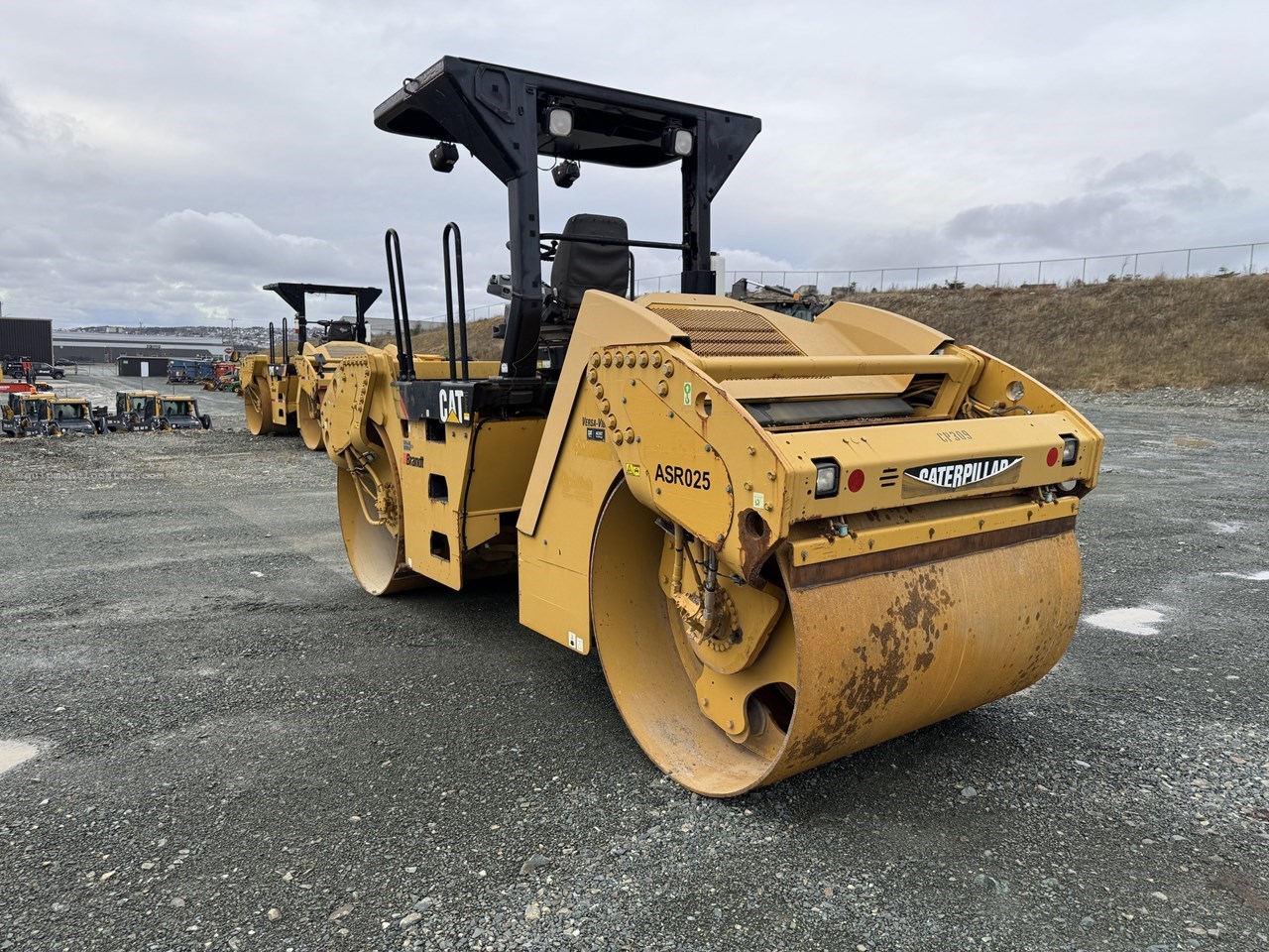 2012 Caterpillar CB54 Image 5