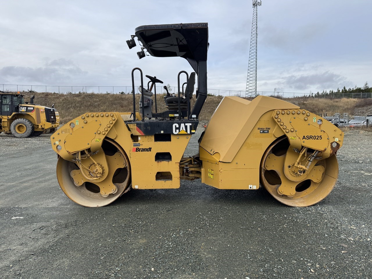 2012 Caterpillar CB54 Image 6
