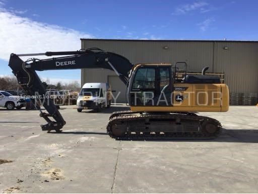 2022 John Deere 210G LC Image 2