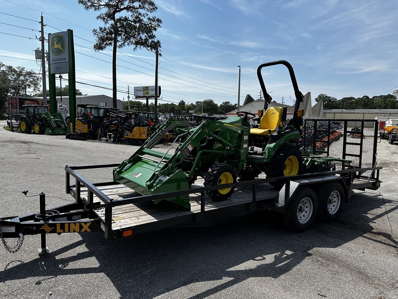2025 John Deere 2025R Image 2
