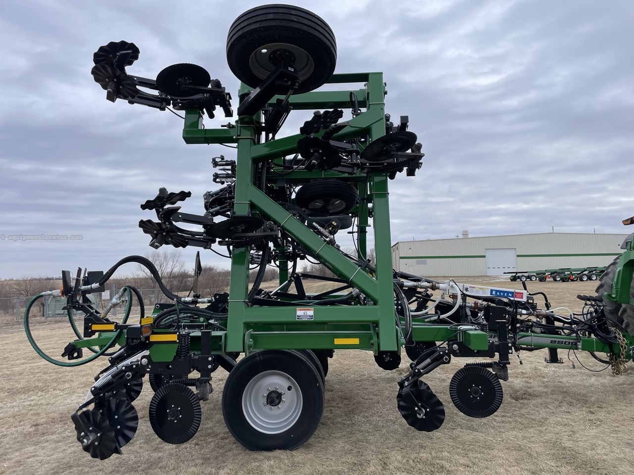 2024 Unverferth 2500 17R30 Image 6