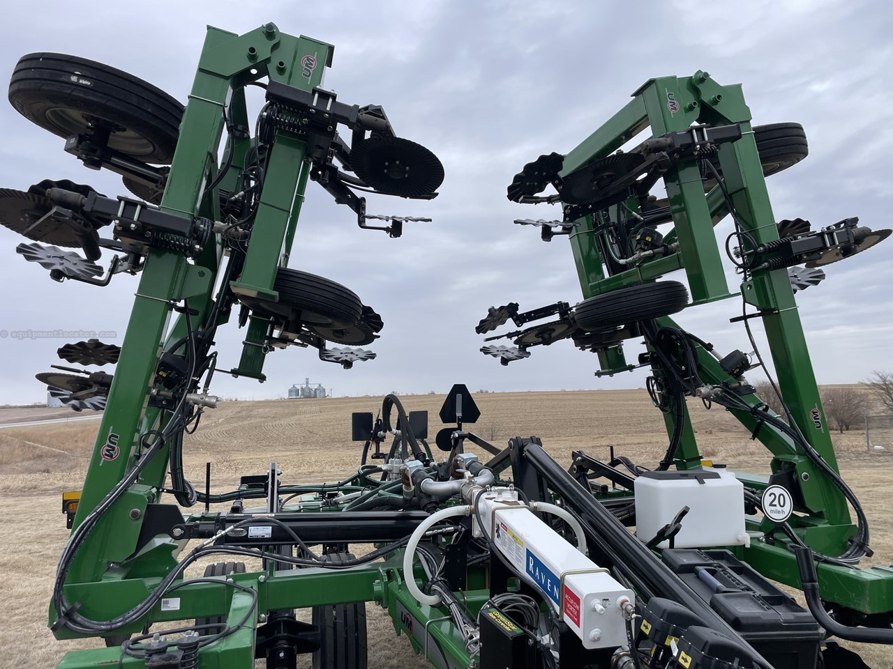 2024 Unverferth 2500 17R30 Image 8