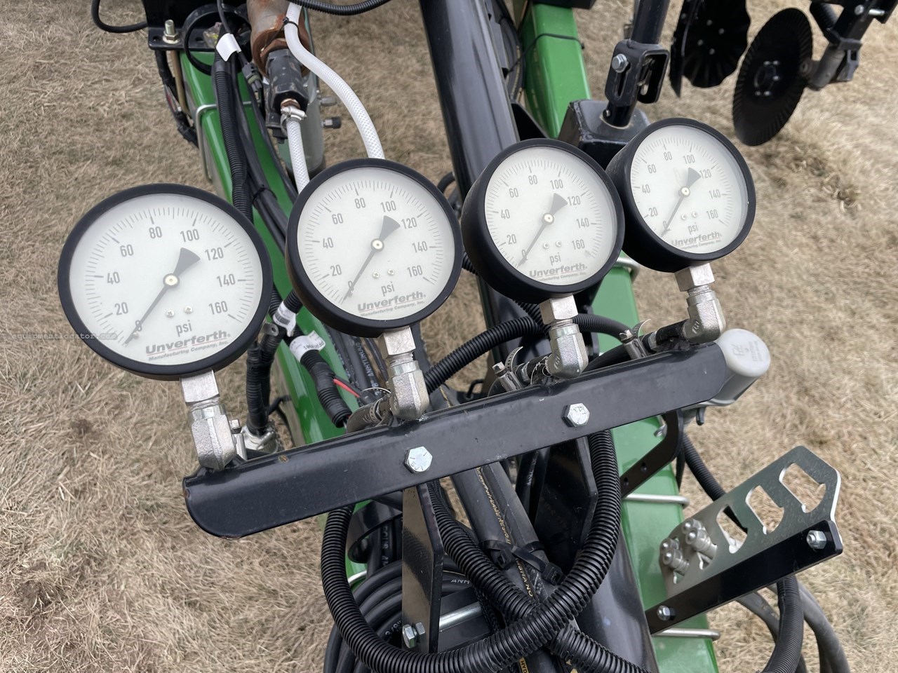 2024 Unverferth 2500 17R30 Image 10