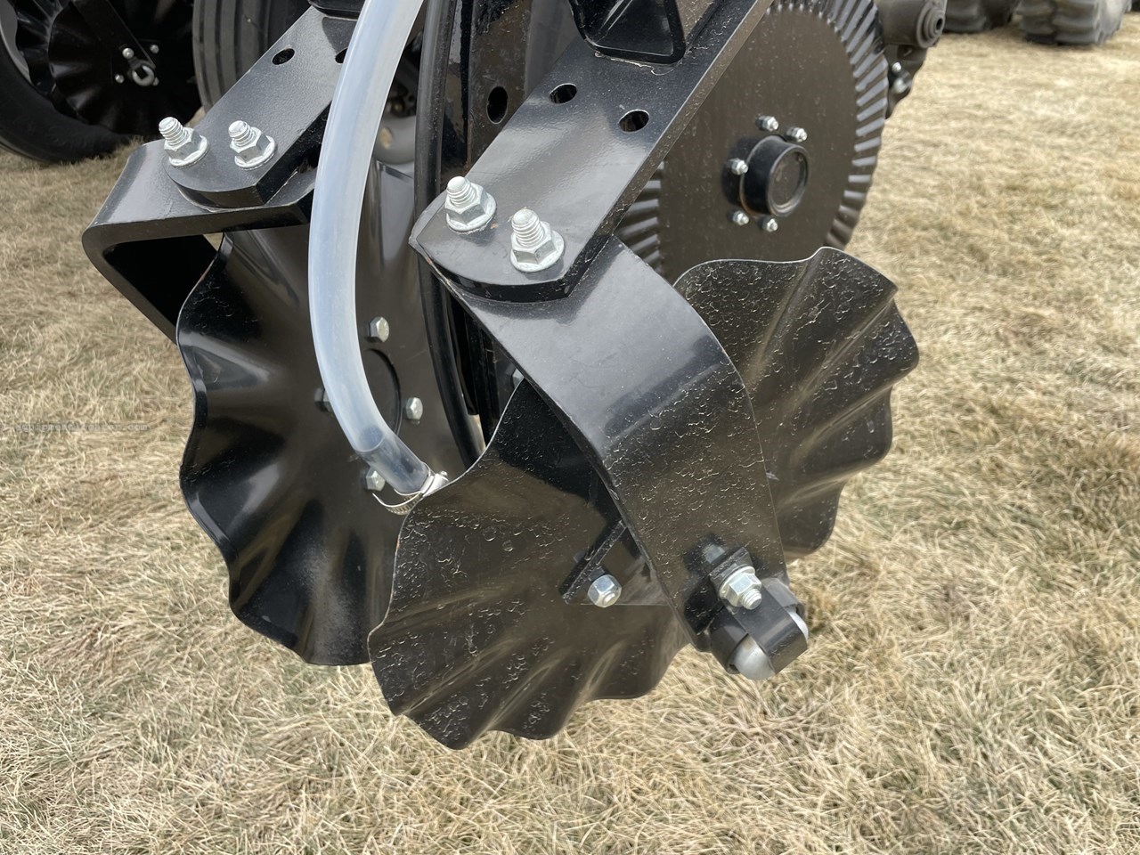 2024 Unverferth 2500 17R30 Image 17