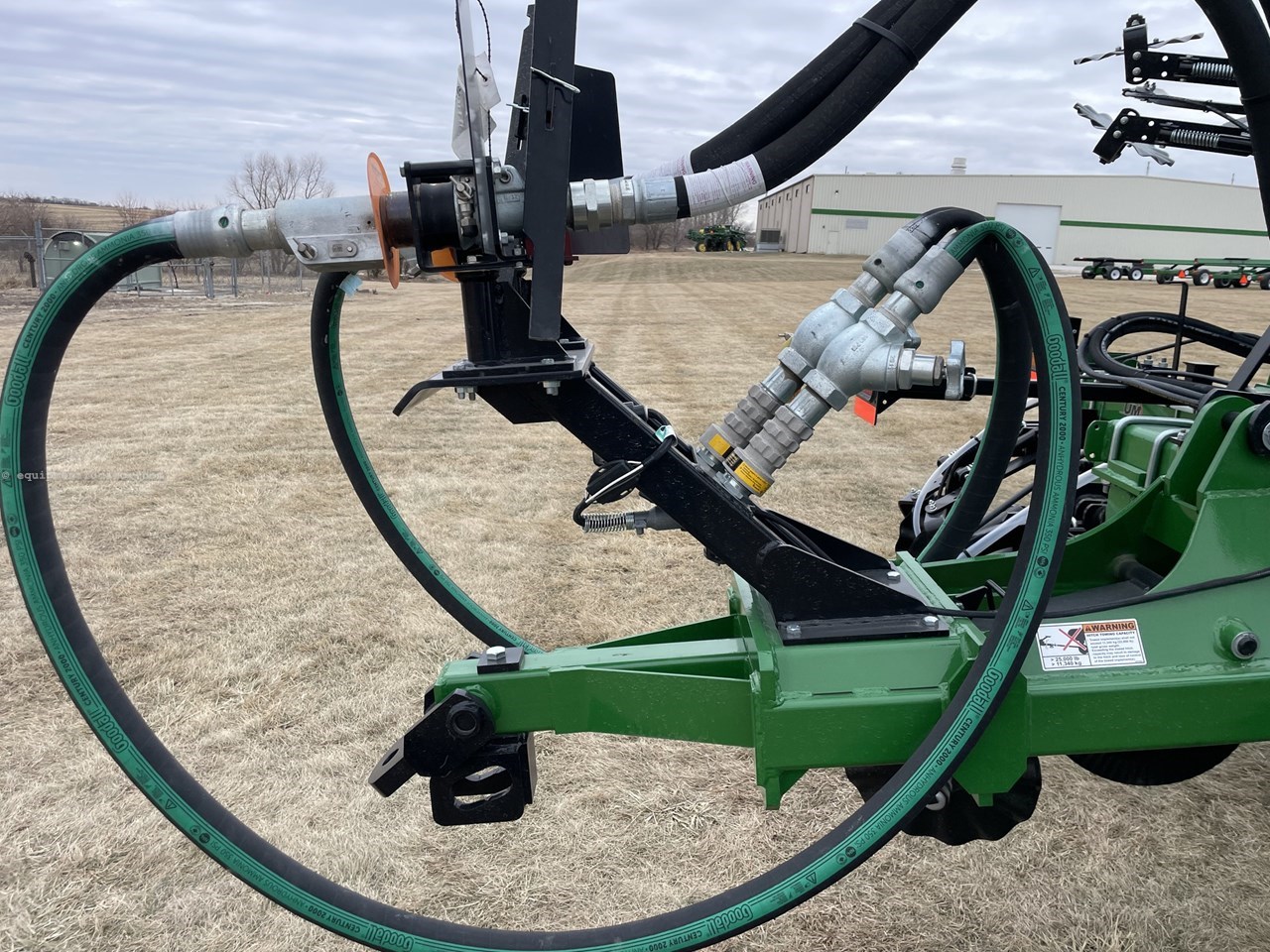 2024 Unverferth 2500 17R30 Image 18