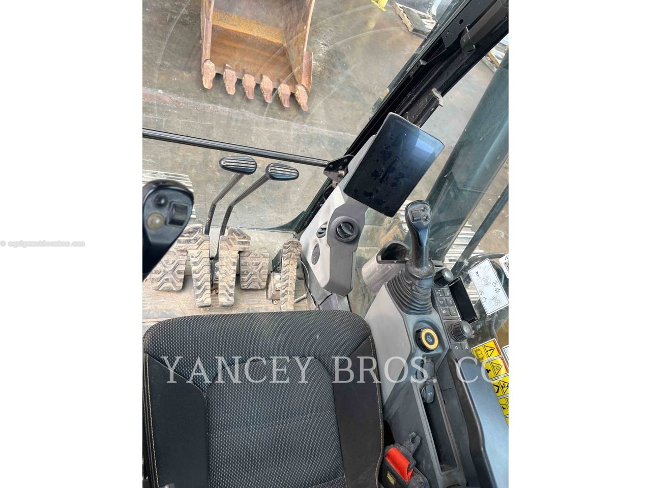 2020 Caterpillar 323 HTH Image 9