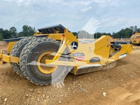 2022 John Deere 2412E Image 10