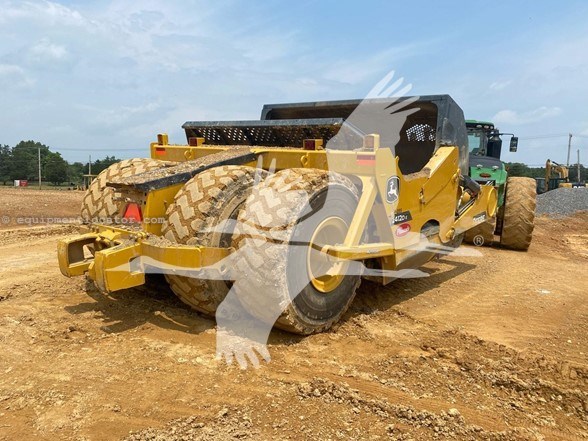 2022 John Deere 2412E Image 10