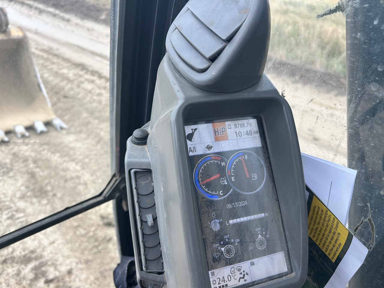 2014 John Deere 250G LC Image 10