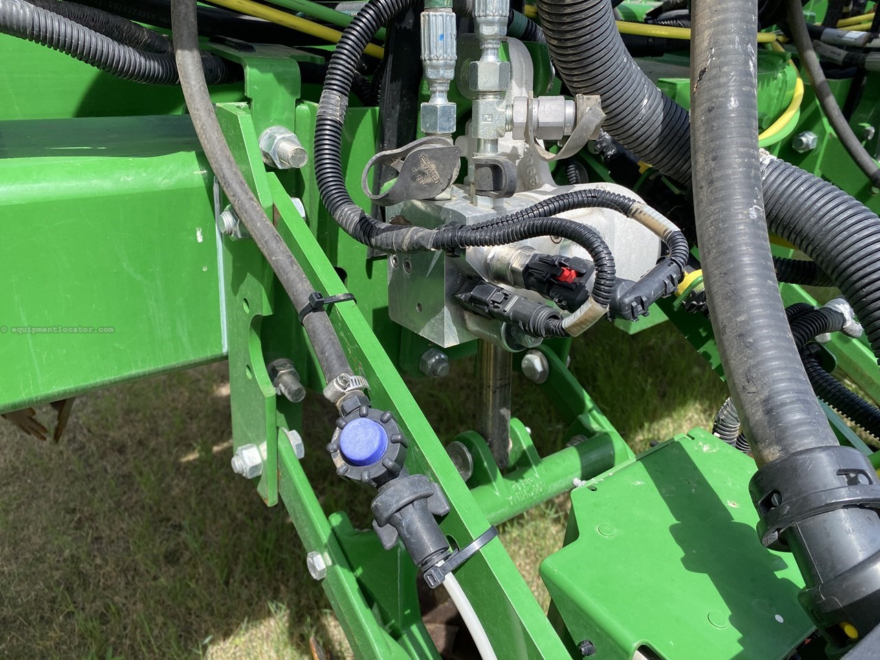 2017 John Deere 1775NT Image 10