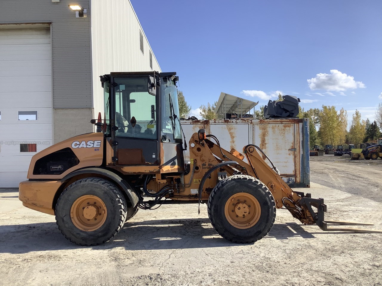 2011 Case 321E Image 4