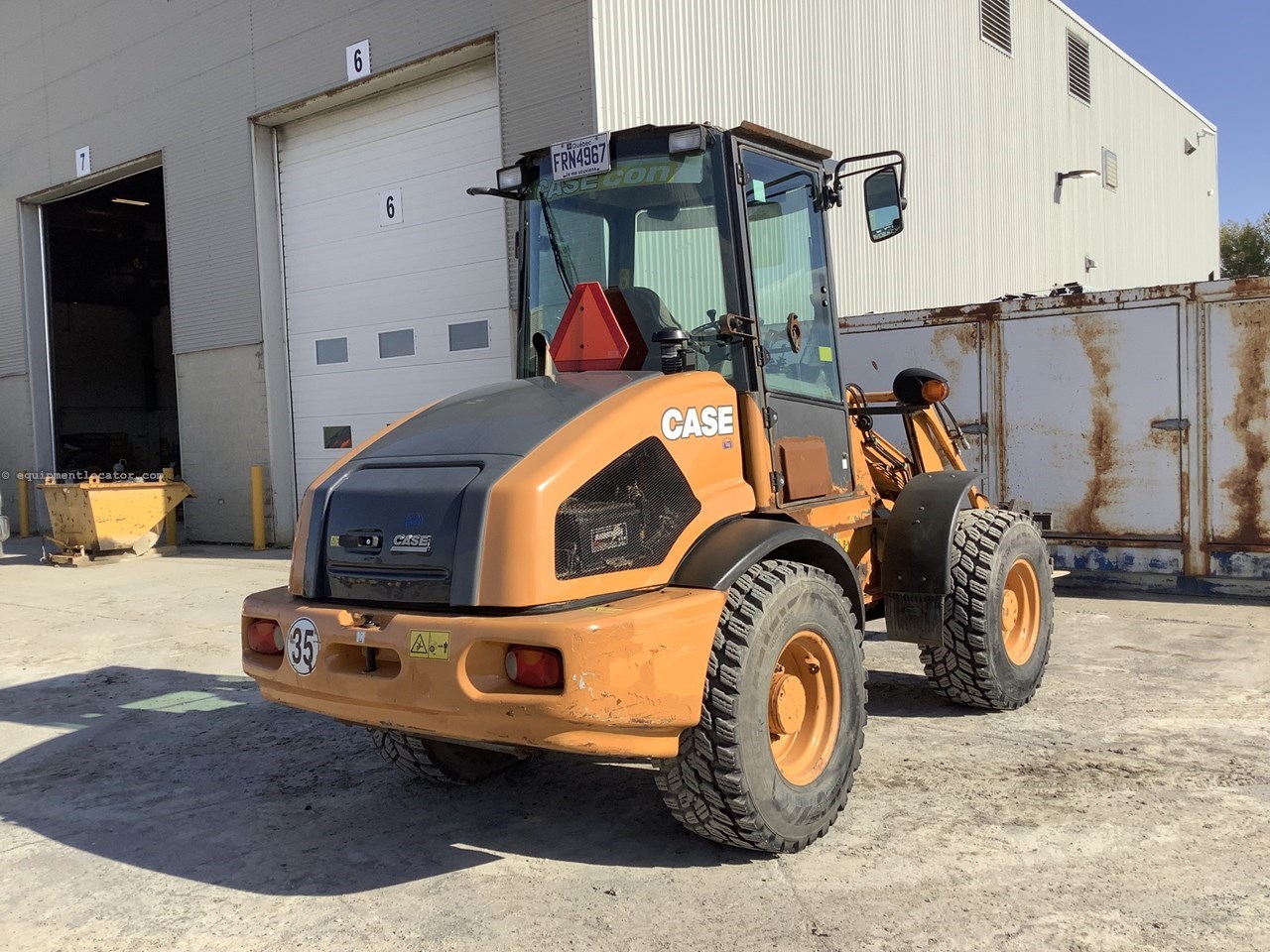 2011 Case 321E Image 5