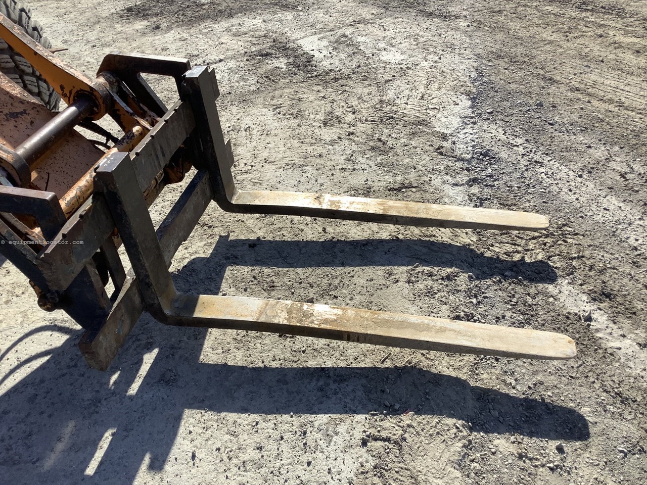 2011 Case 321E Image 20