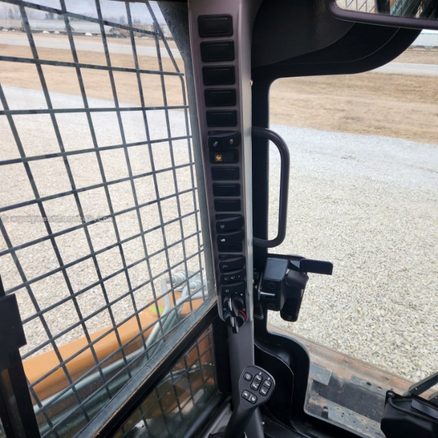 2021 Case TV370B Image 10