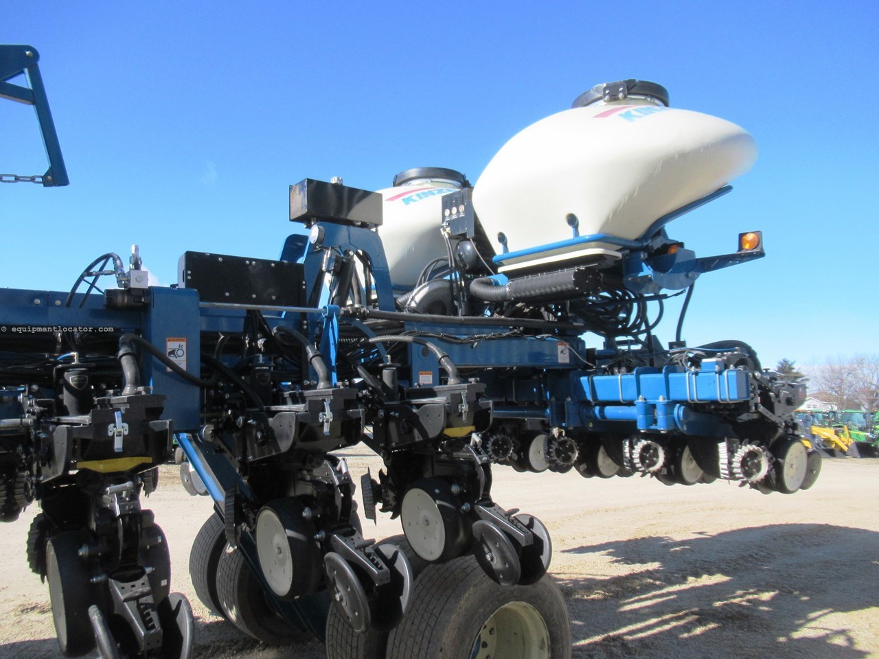 2011 Kinze 3800 Image 10