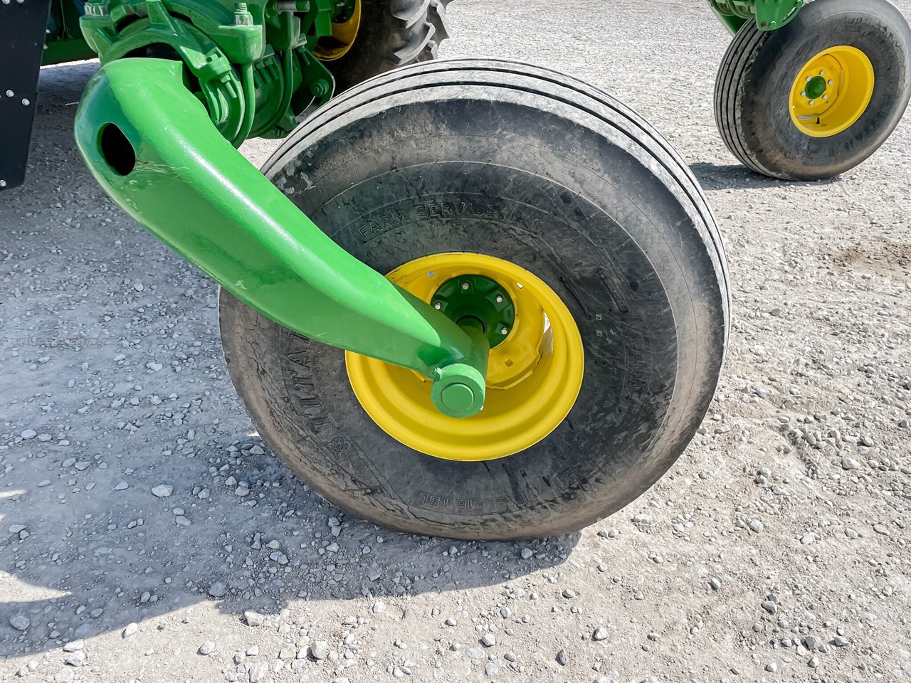 2024 John Deere W235R Image 32