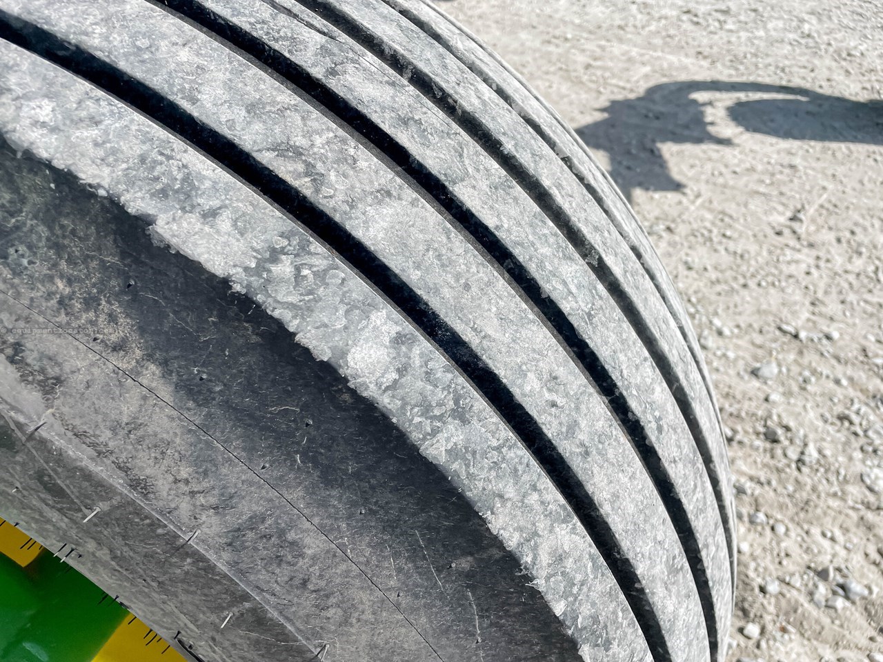 2024 John Deere W235R Image 33