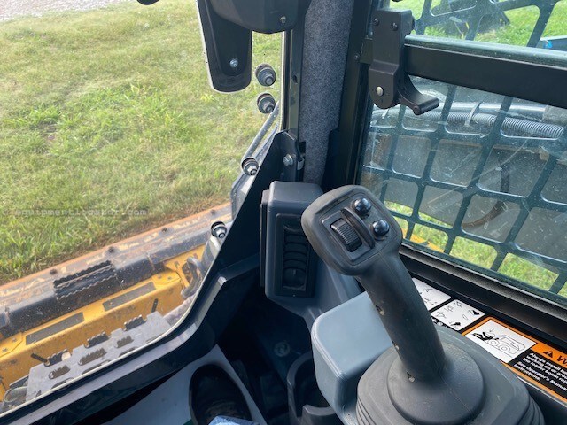 2023 John Deere 333G Image 10