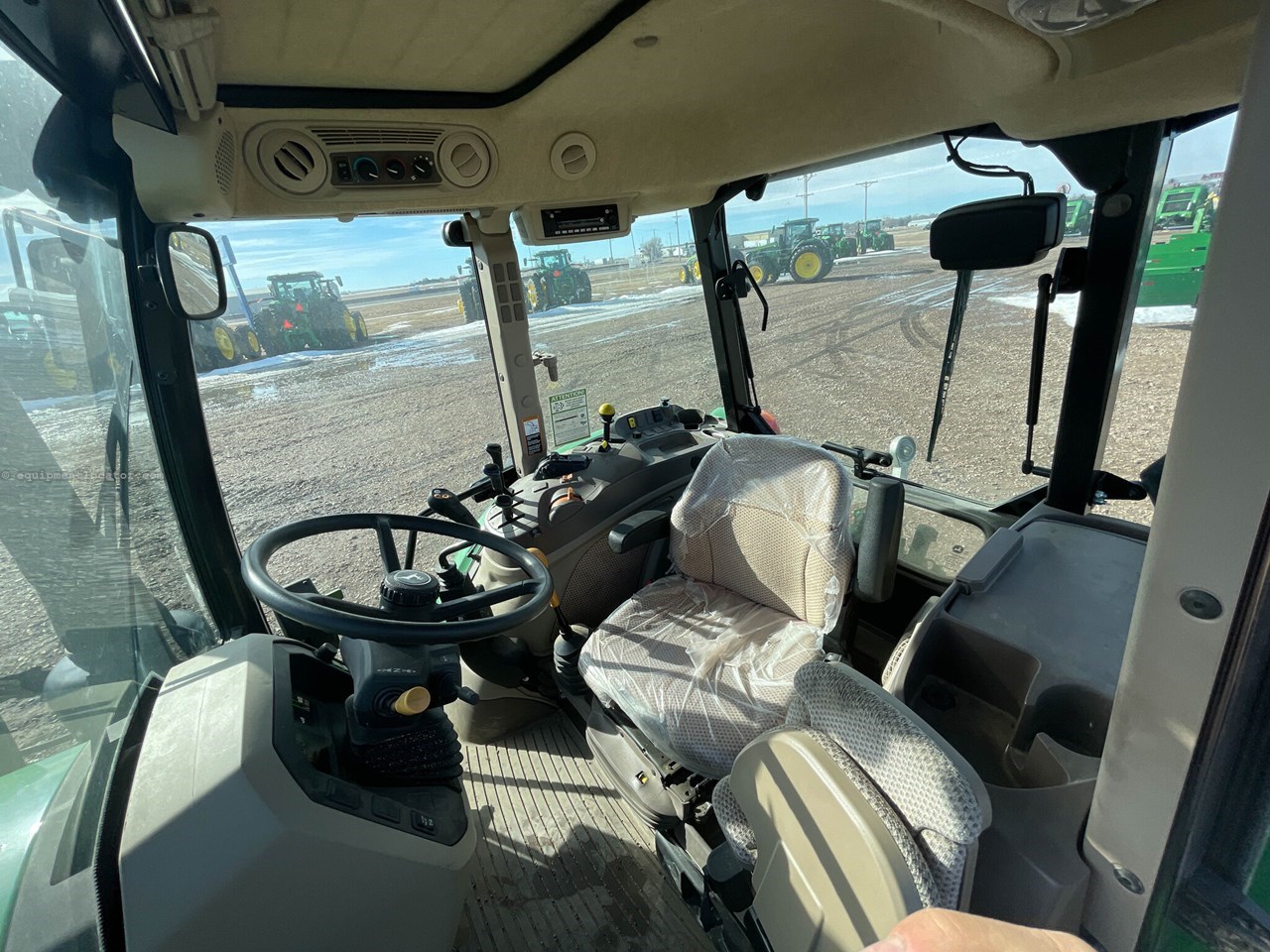 2022 John Deere 5090M Image 17