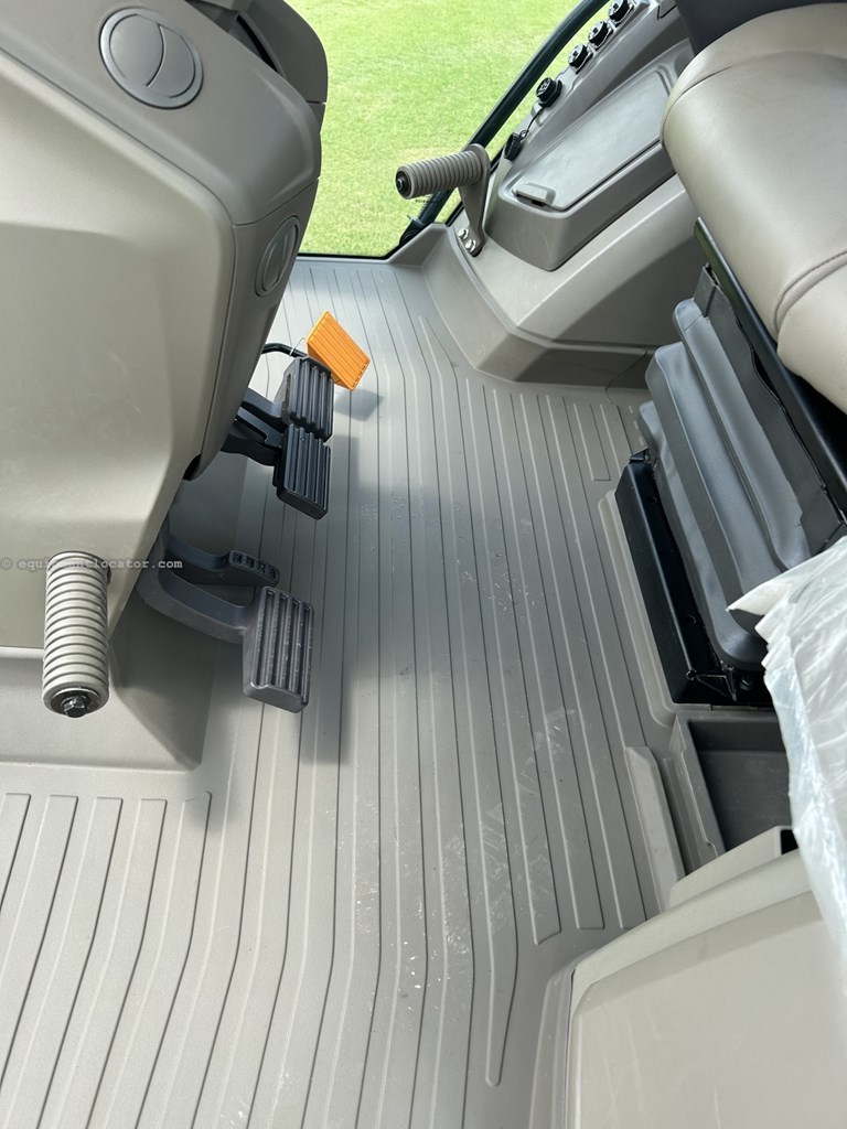 2023 John Deere 8RX 370 Image 10