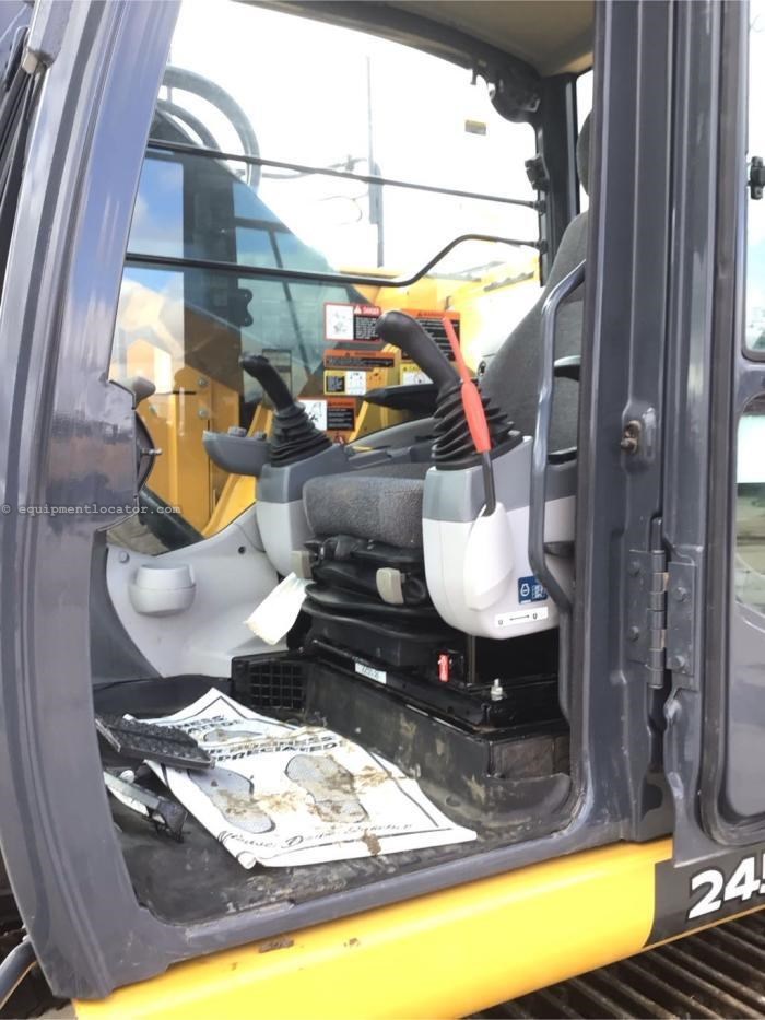 2023 John Deere 245 P Image 10