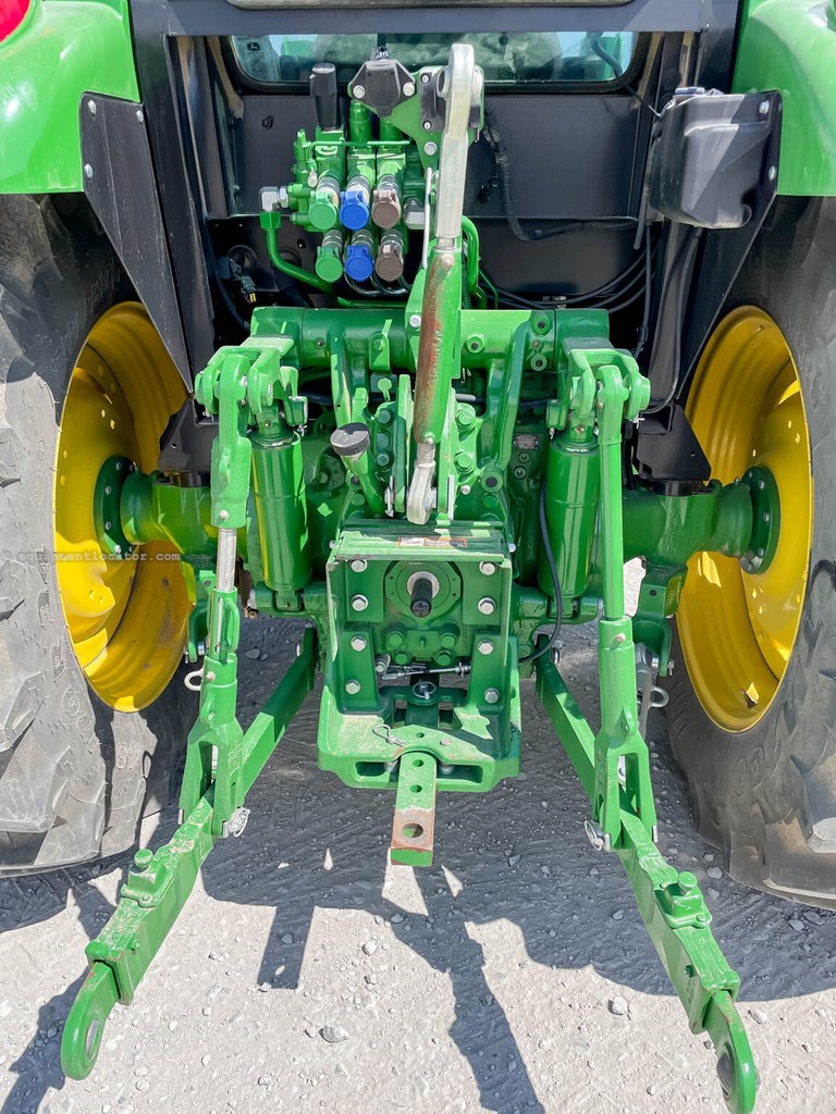 2022 John Deere 5090M Image 10