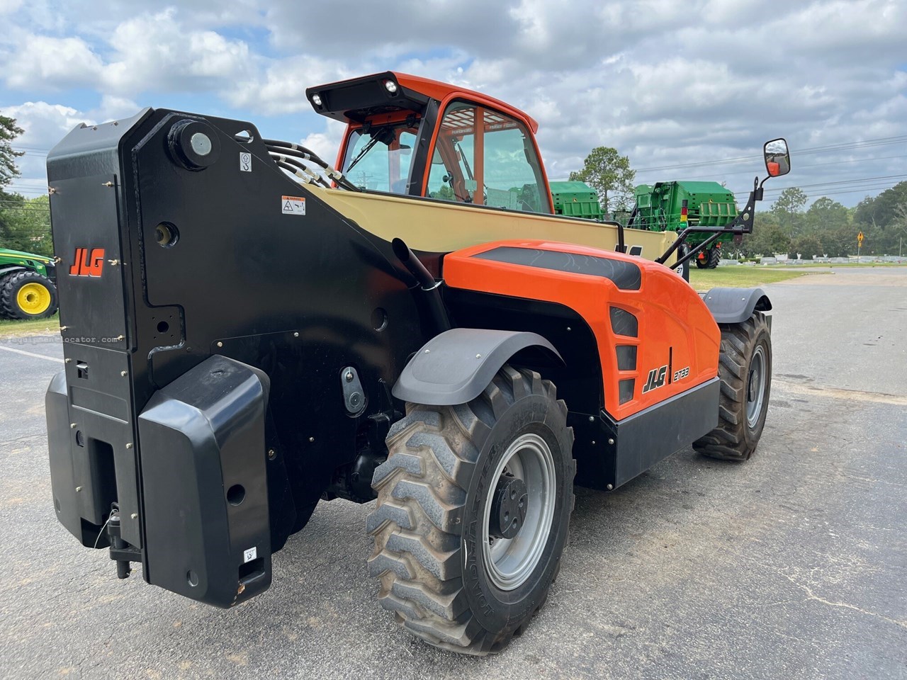 2024 JLG 2733 Image 2