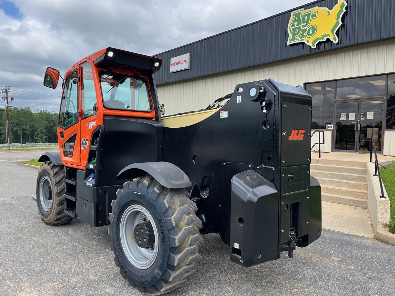 2024 JLG 2733 Image 10