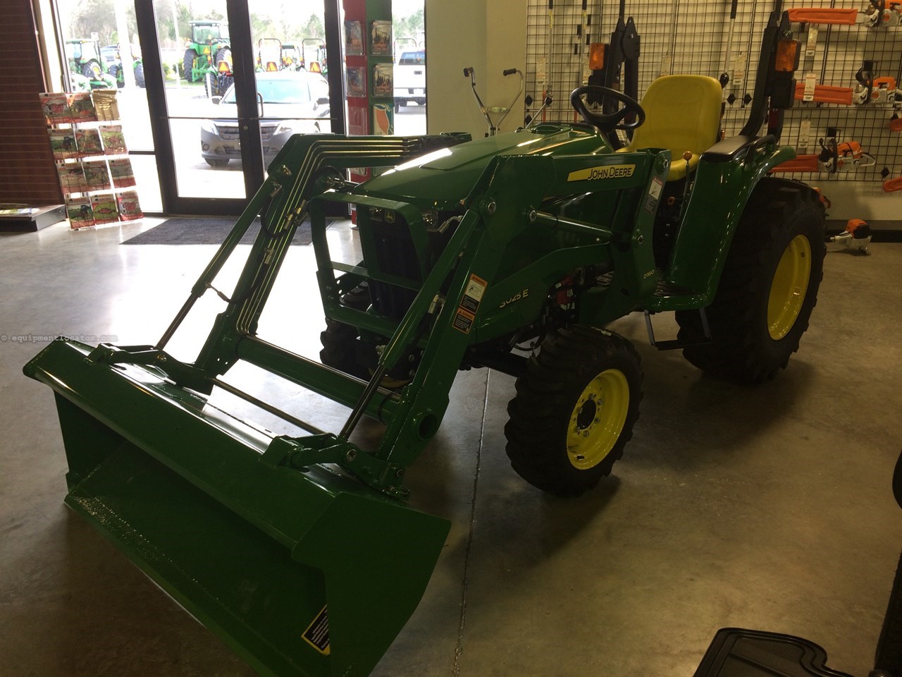 2025 John Deere 3032E Image 4