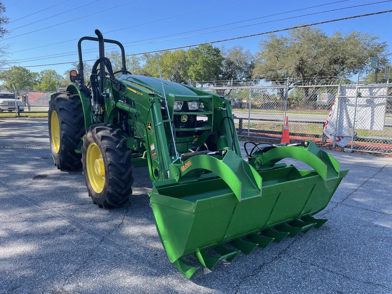 2025 John Deere 5090E Image 10