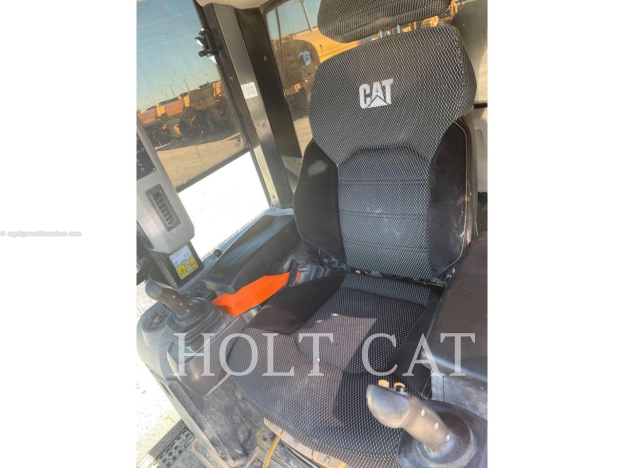 2023 Caterpillar 963 Image 7