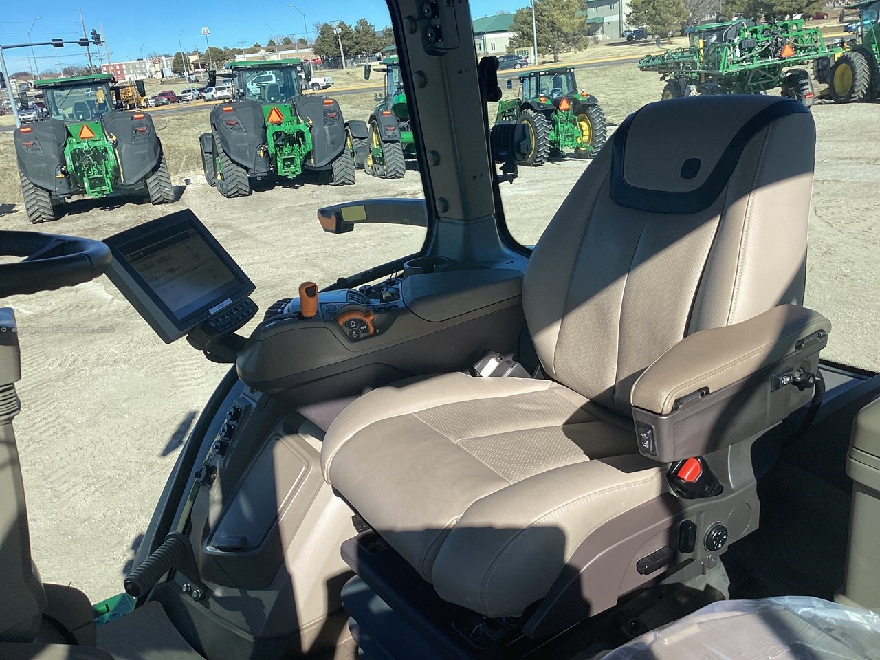2023 John Deere 8R 310 Image 10