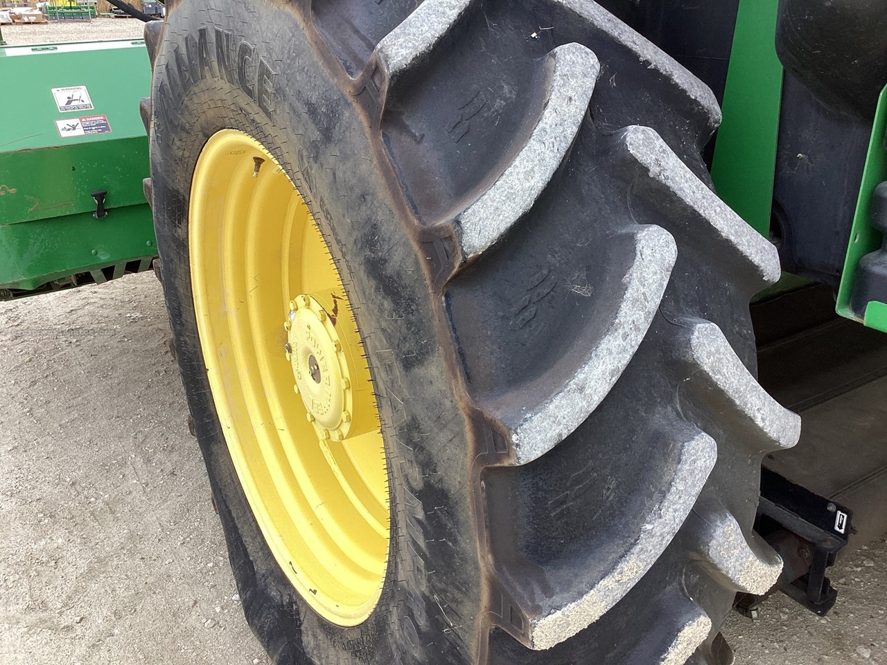 2019 John Deere W235 Image 30