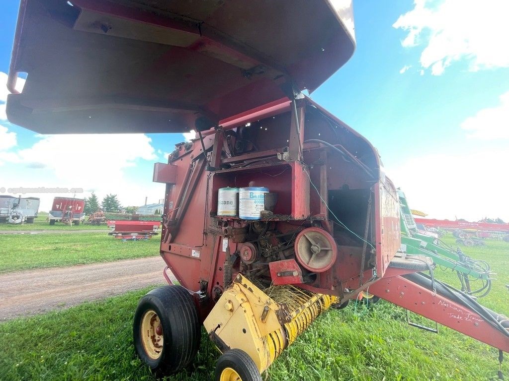 2004 New Holland BR740 Image 4