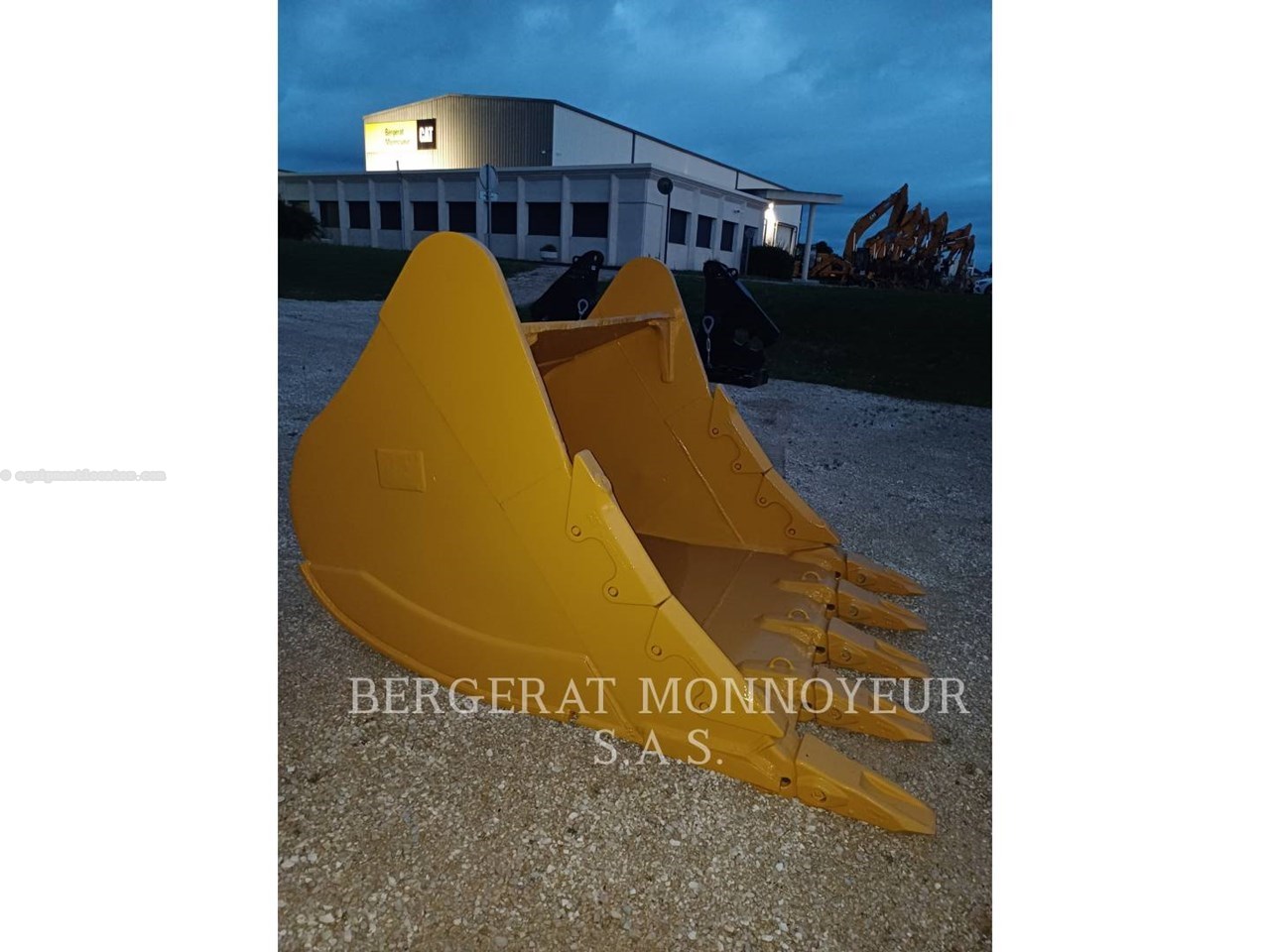 2024 Caterpillar GODET/336/340/HD+2400L/1698MM/BUCKET Image 2