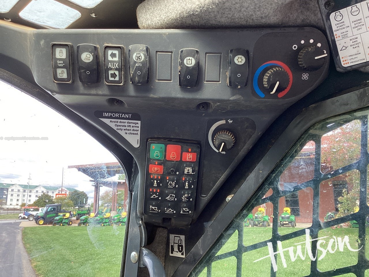 2022 John Deere 331G Image 10