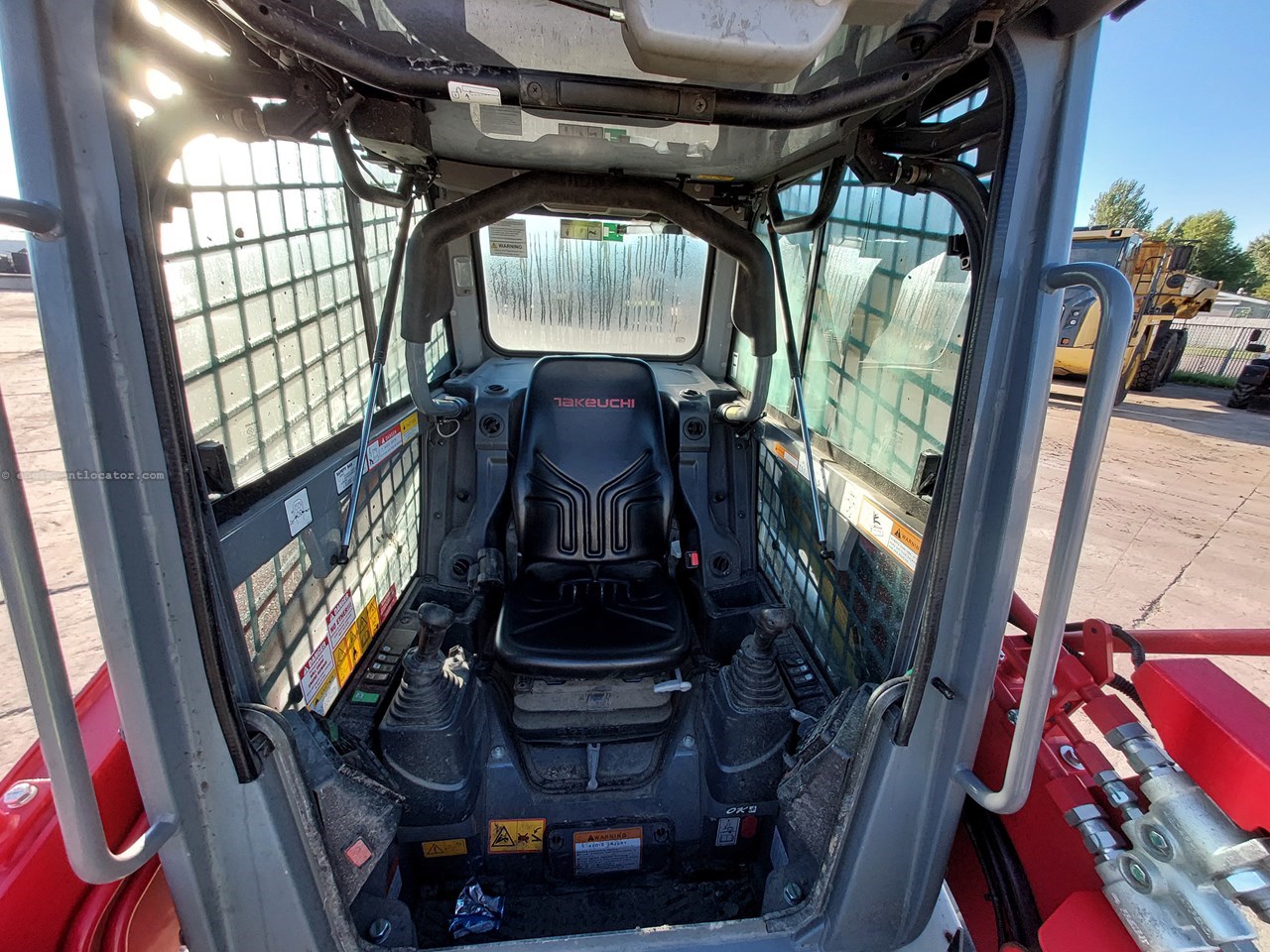 2025 Takeuchi TL8R2 Image 10