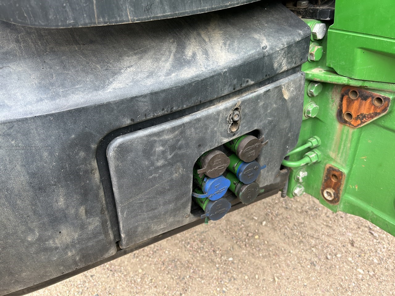 2012 John Deere 7215R Image 10