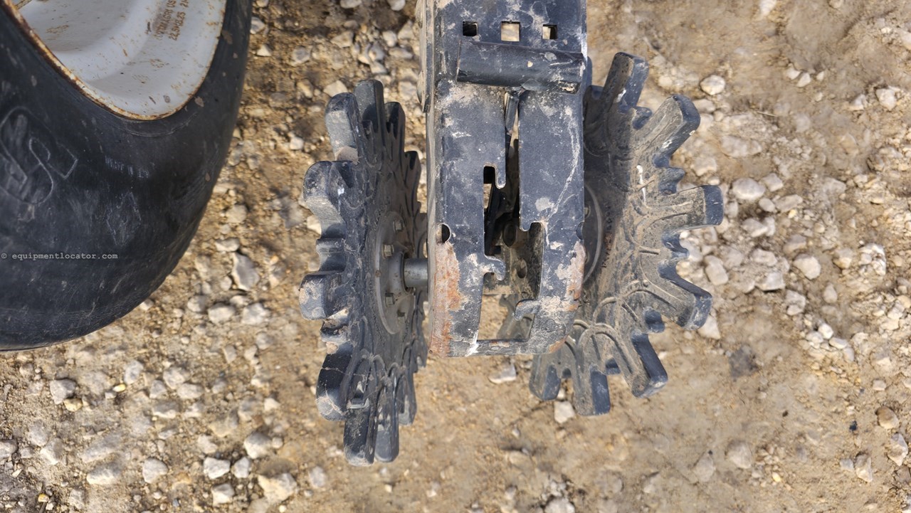 2009 White 8816 Image 10