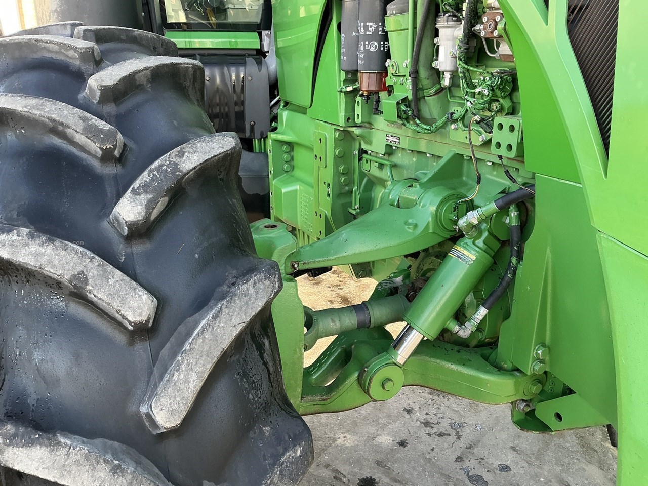2014 John Deere 8360R Image 10