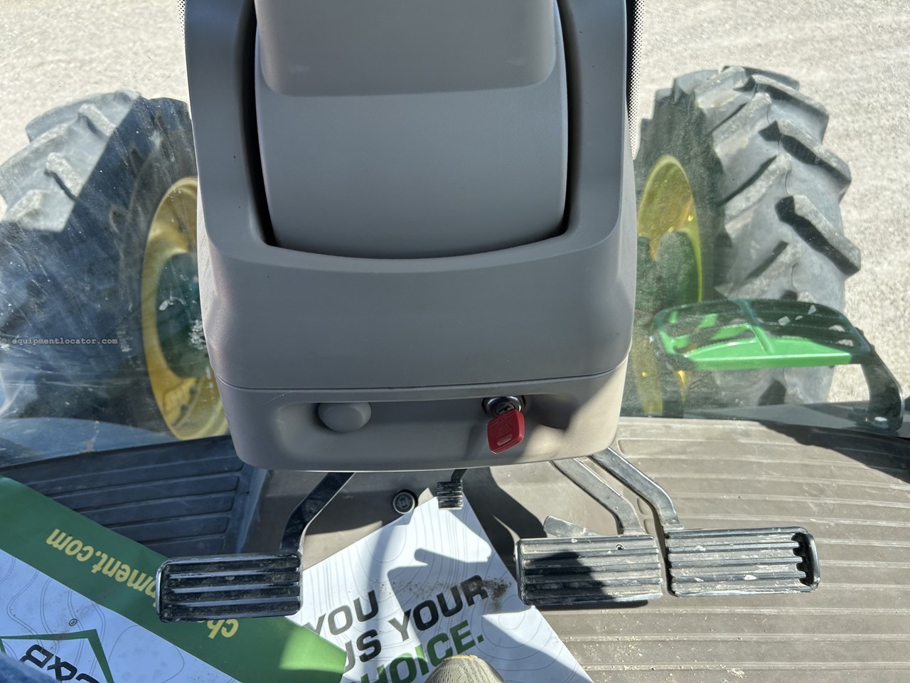 2013 John Deere 7215R Image 10