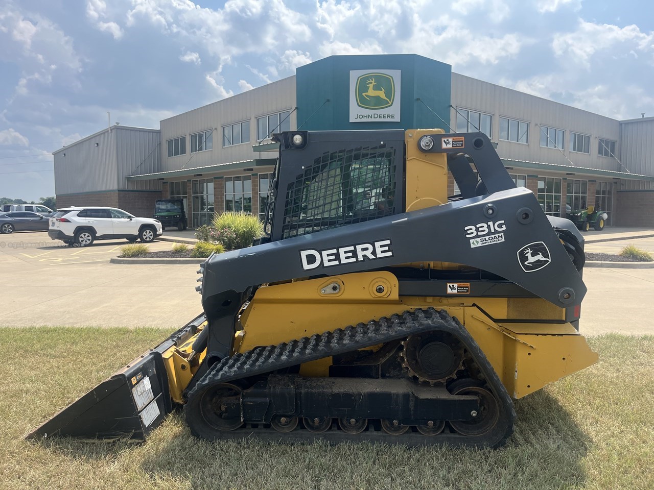 2017 John Deere 331G Image 10