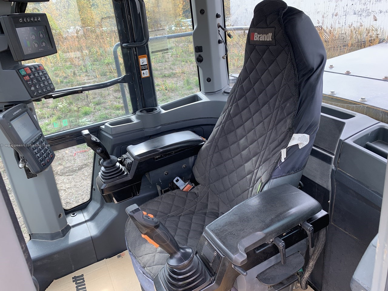 2020 John Deere 744L Image 10