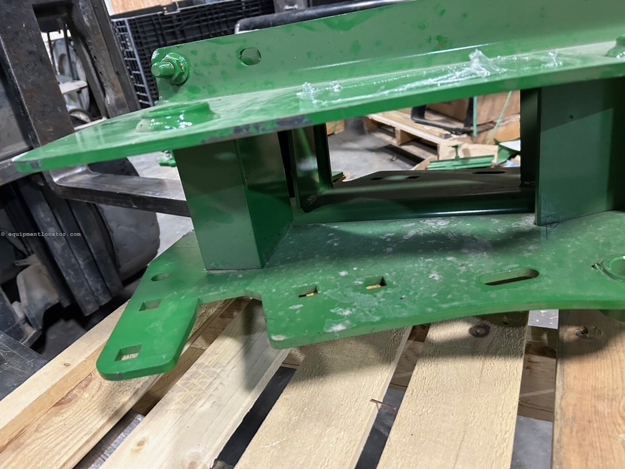 John Deere new AW28034-AW28035 quick tach brackets Image 4