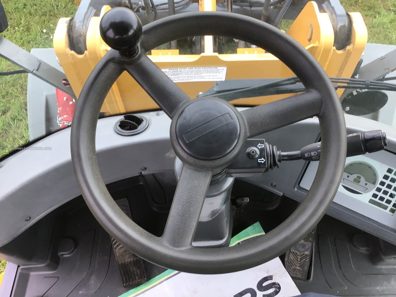 2011 John Deere 244J Image 10