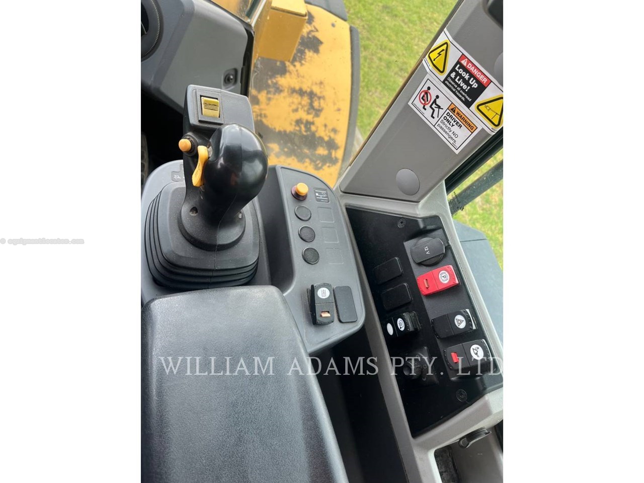 2017 Caterpillar 950M Image 10