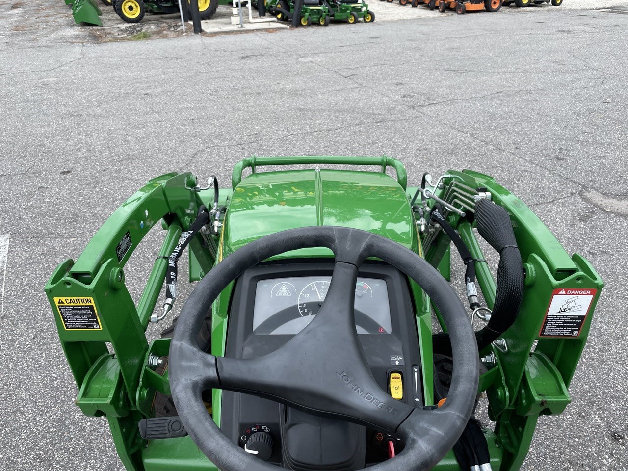 2025 John Deere 1025R Image 10